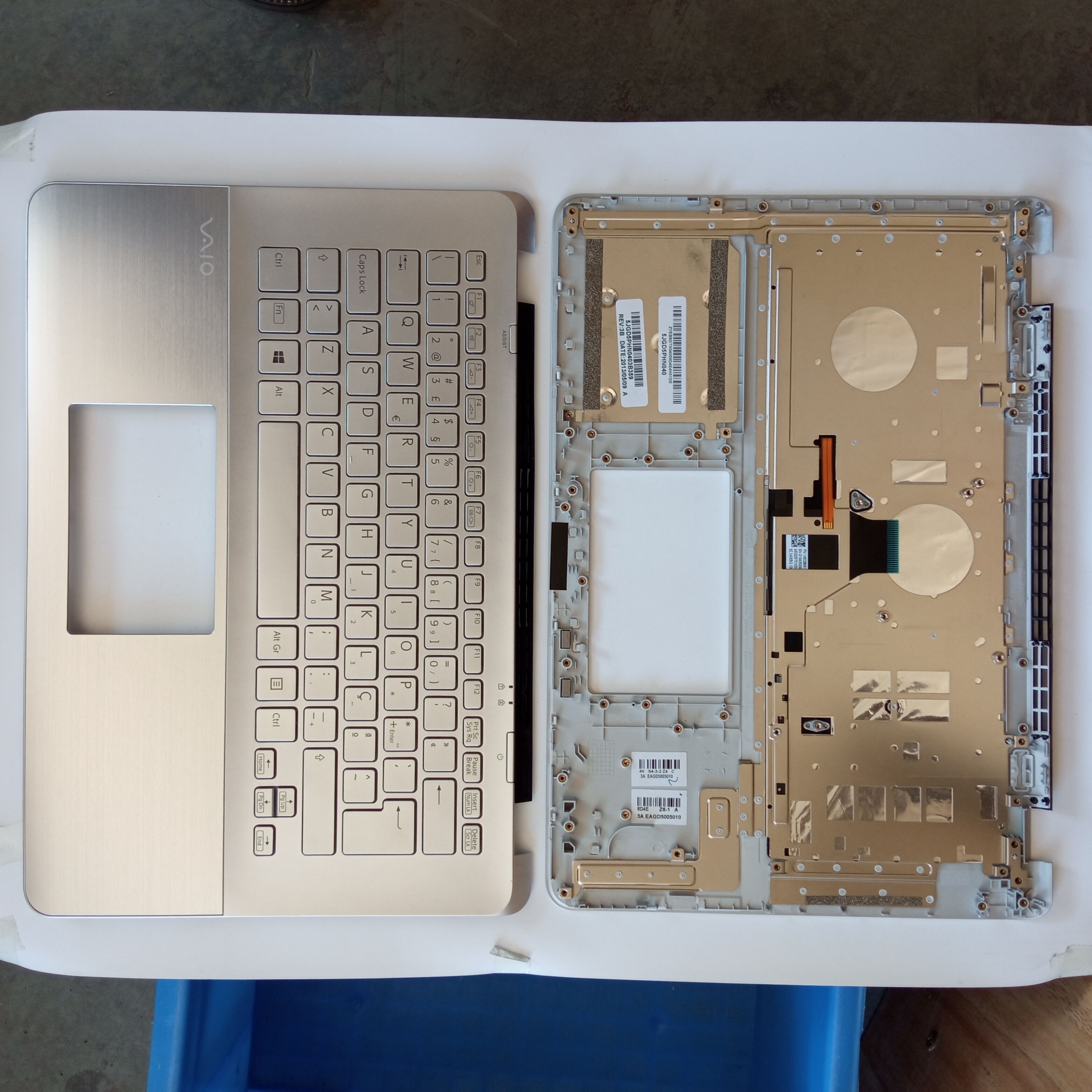 Picture of New Replacement Laptop Keyboard For SONY SVF14/SVF14A straight cable C shell SILVER Palmrest Upper Case PO Layout